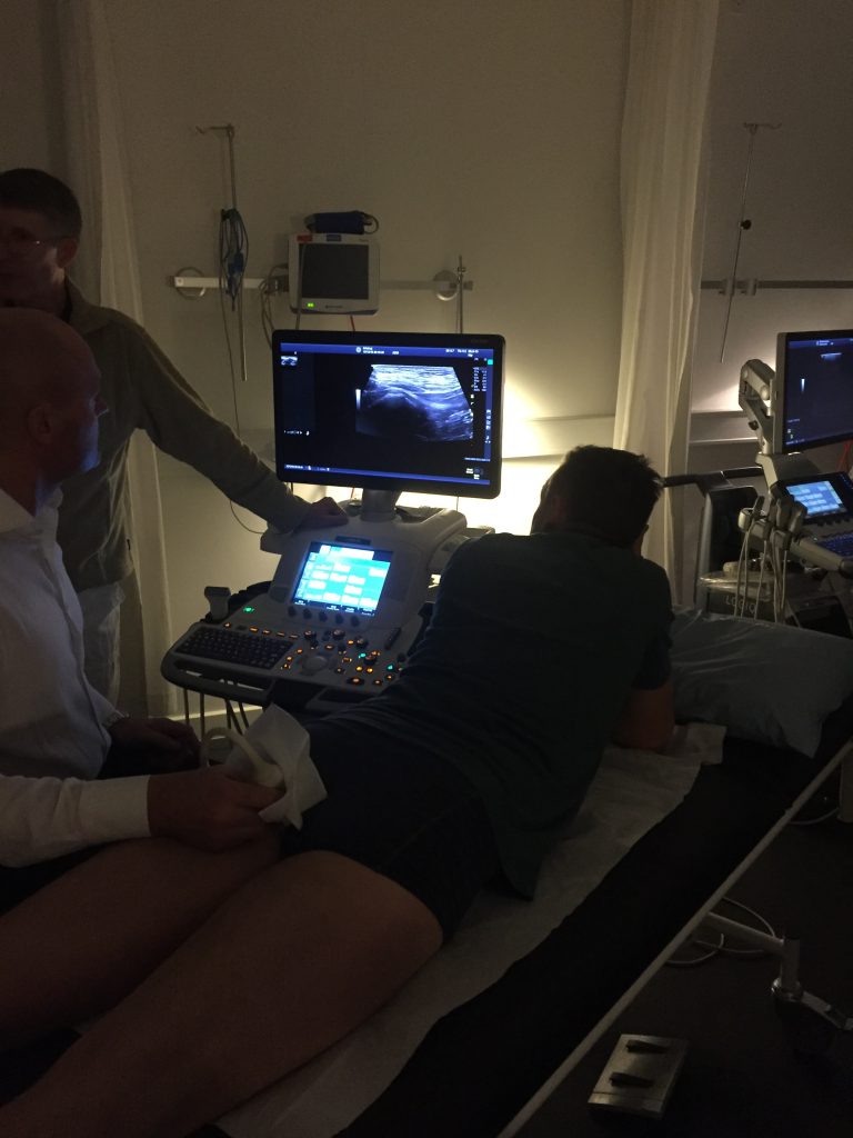 Henrik til kursus i ultralydsscanning af hoften